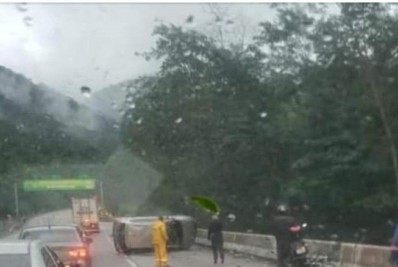 Pista escorregadia provoca acidente na BR-116, em Guapimirim