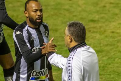 Chay explica motivo de sempre ser substituído nos jogos do Botafogo