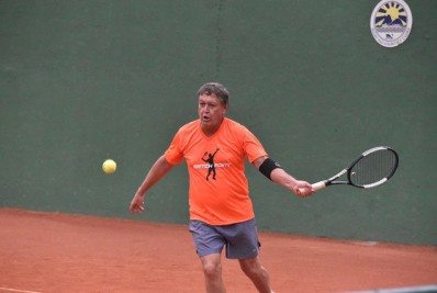 Ex-jogador campeão pelo Vasco disputa torneio internacional de tênis no Rio