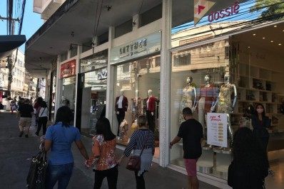 Associação da Rua Teresa destaca que não compactua com venda de produtos falsificados