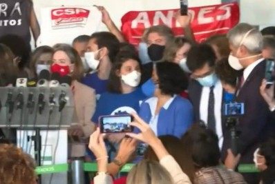 Entidades e parlamentares apresentam superpedido de impeachment contra presidente Bolsonaro