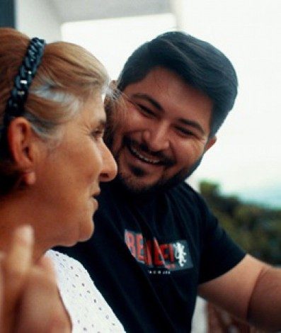 Felipe Bar&atilde;o, do Bar&otilde;es da Pisadinha, com a m&atilde;e - Divulga&ccedil;&atilde;o