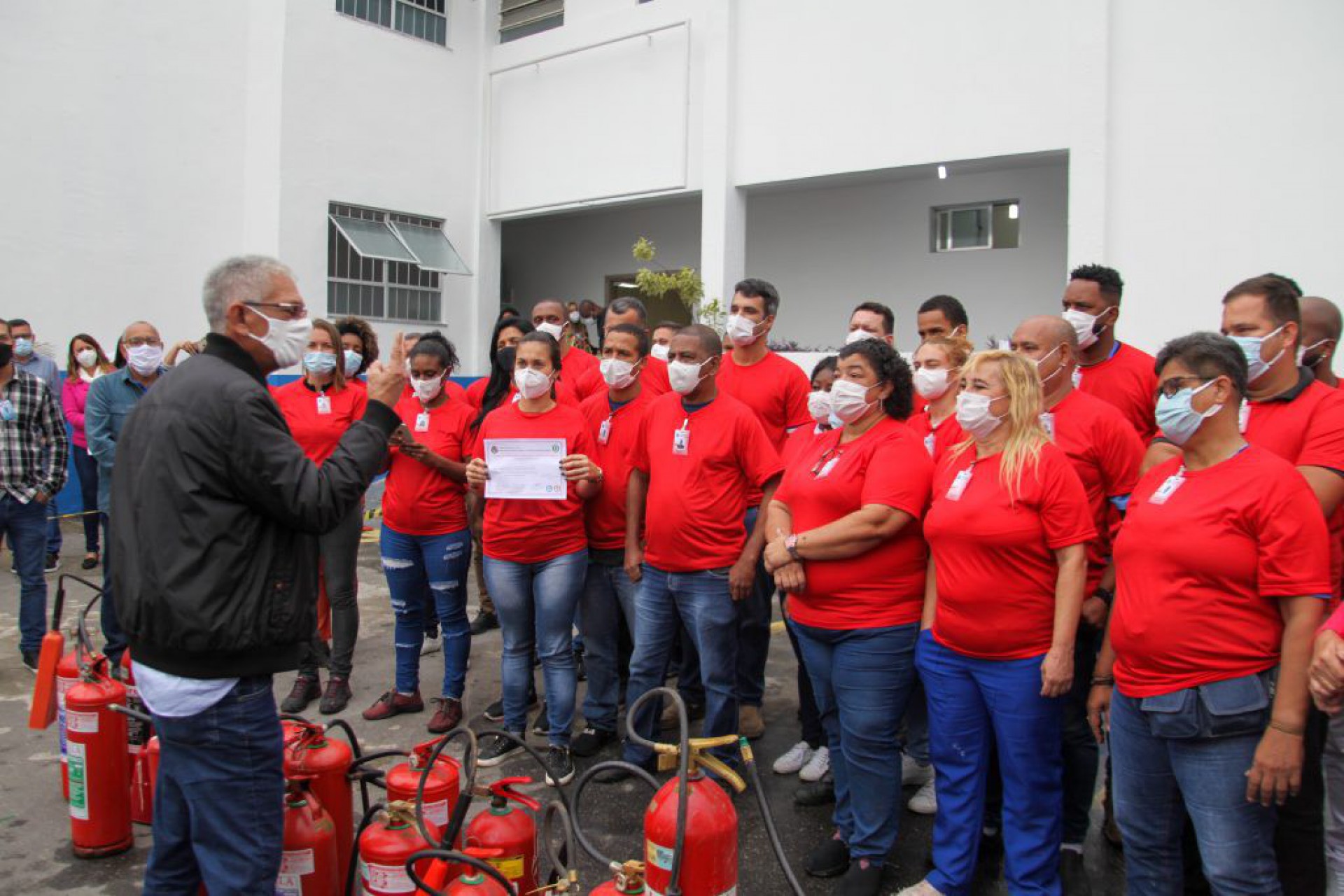Servidores inscritos participaram de quatro encontros com treinamentos teórico e prático de combate a incêndio e de primeiros socorros - Divulgação / Lucas Alvarenga