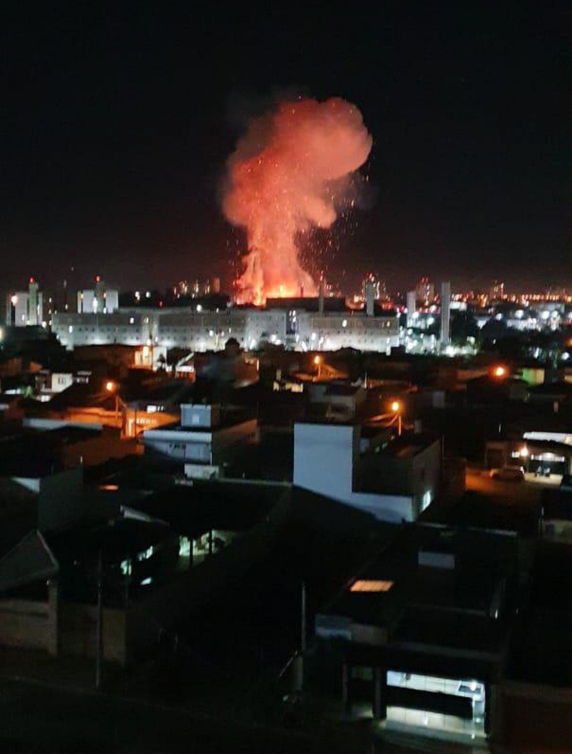 Internautas compartilham v&iacute;deos da explos&atilde;o em posto de gasolina de Rio Claro; confira