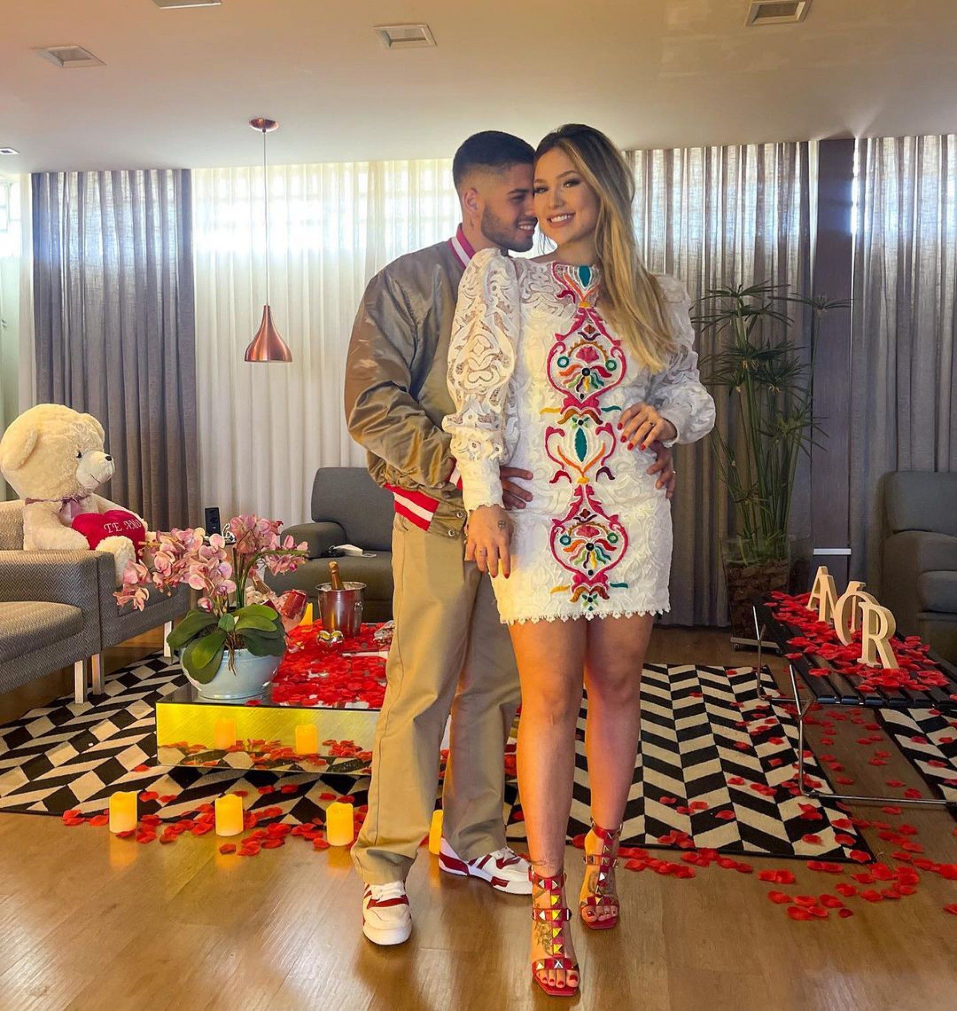 Z&eacute; Felipe sai em defesa da mulher ap&oacute;s cr&iacute;ticas: 'N&atilde;o fala o que n&atilde;o sabe' 