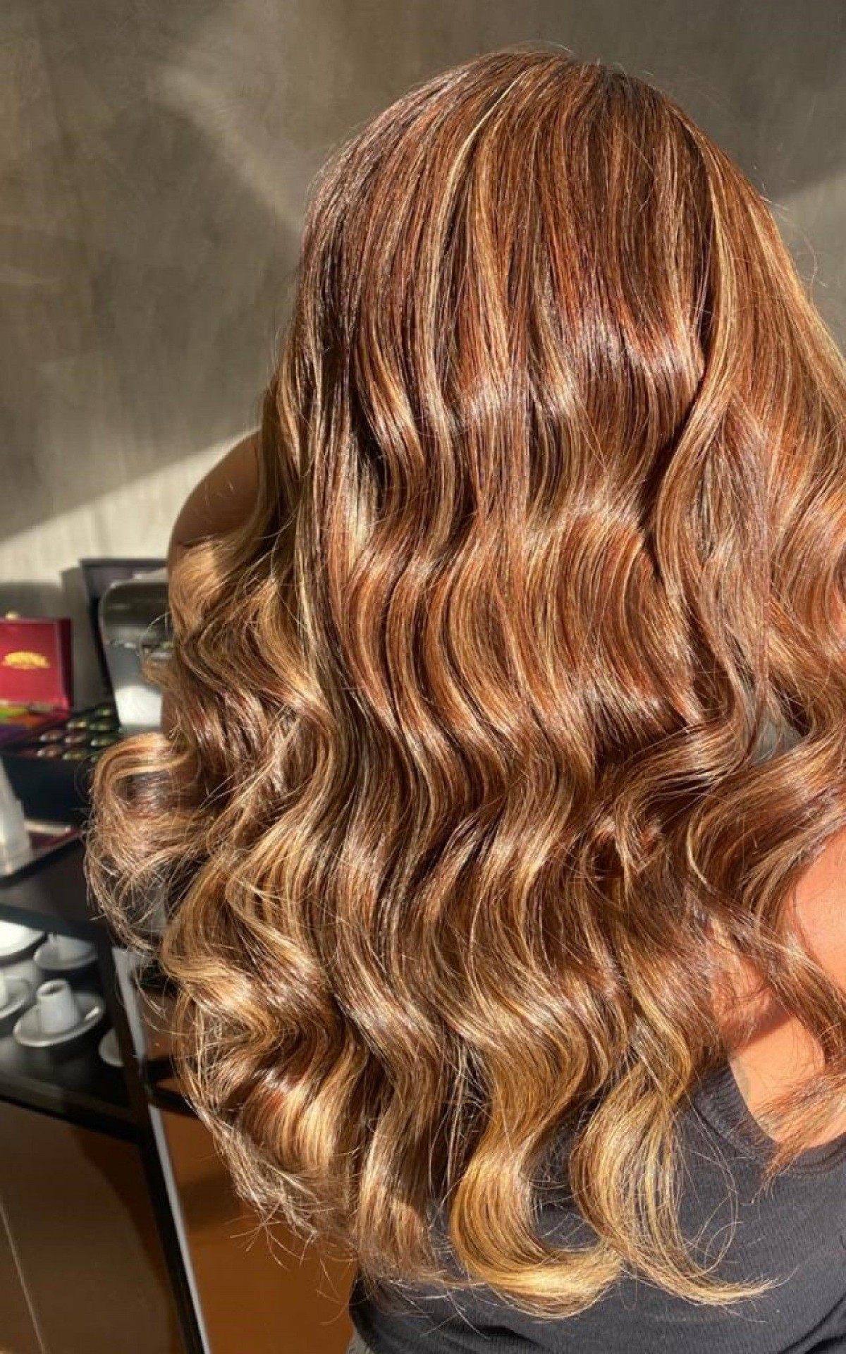 Morenas iluminadas continuam em alta, saiba as tend&ecirc;ncias do inverno