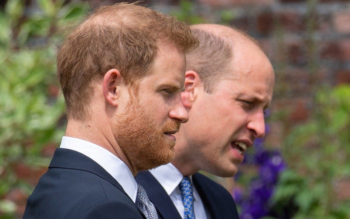 Britain's Prince William, Duke of Cambridge (R) and Britain's Prince Harry, Duke of Sussex attend the unveiling of a statue of their mother, Princess Diana at The Sunken Garden in Kensington Palace, London on July 1, 2021, which would have been her 60th birthday. - Princes William and Harry set aside their differences on Thursday to unveil a new statue of their mother, Princess Diana, on what would have been her 60th birthday. (Photo by Dominic Lipinski / POOL / AFP)