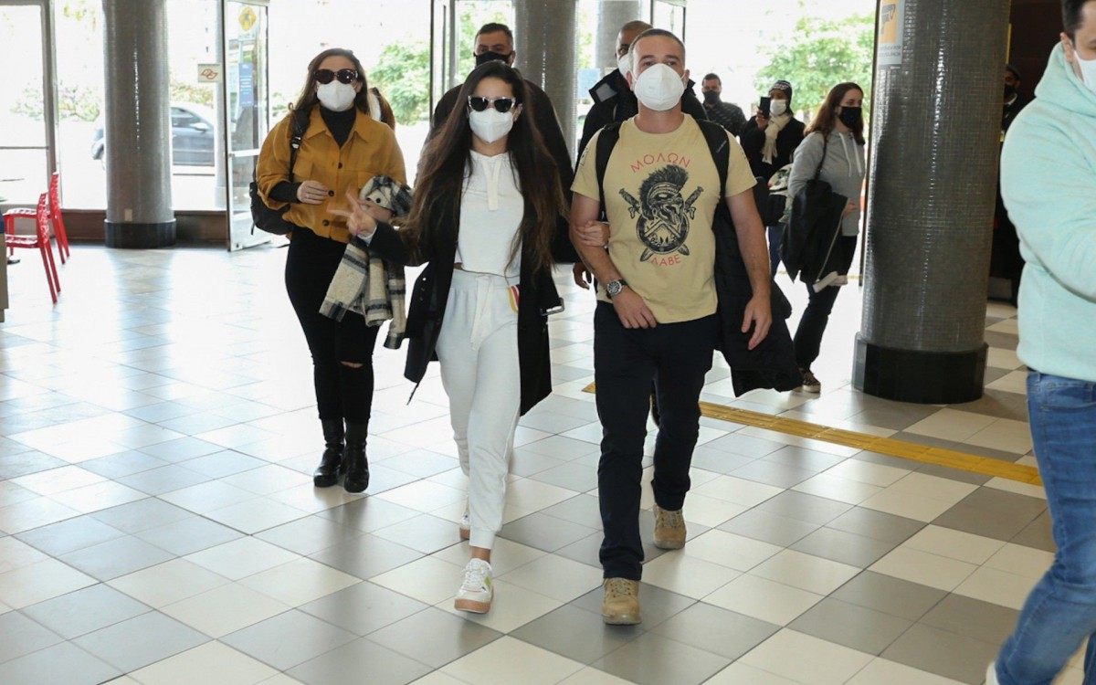 Juliette embarca no aeroporto de Congonhas, em S&atilde;o Paulo, e faz sucesso com f&atilde;s na tarde desta quinta-feira