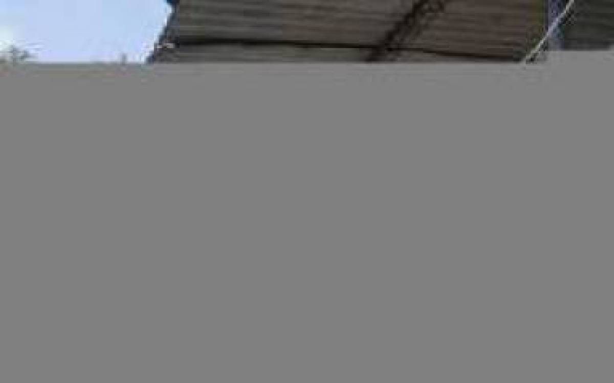 Policia - Operaçao mira irregularidades em ferros-velhos na Radial Oeste. Açao conjunta e pra impedir a receptaçao de materiais oriundos de furtos, principalmente fios de cobre.