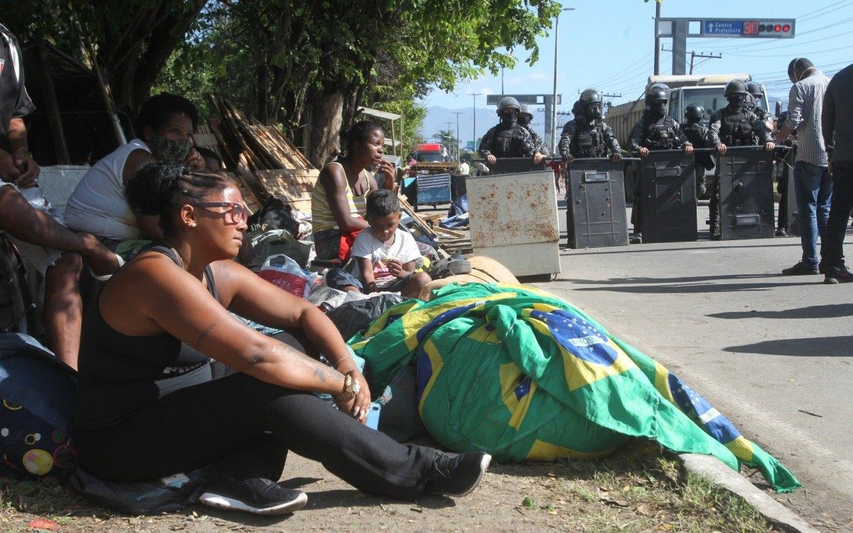 A Justiça determinou a reintegração de posse em terreno da Petrobras em Itaguaí, na Região Metropolitana do Rio. A área fica em frente ao antigo Boteco Cadena, no bairro Ponte Preta, na Avenida Deputado Octávio Cabral, e foi ocupada por centenas de famílias no início de maio. - Estefan Radovicz / Agência O Dia