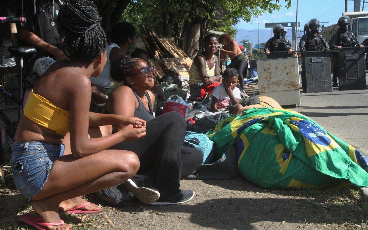 A Justiça determinou a reintegração de posse em terreno da Petrobras em Itaguaí, na Região Metropolitana do Rio. A área fica em frente ao antigo Boteco Cadena, no bairro Ponte Preta, na Avenida Deputado Octávio Cabral, e foi ocupada por centenas de famílias no início de maio. - Estefan Radovicz / Agencia O Dia