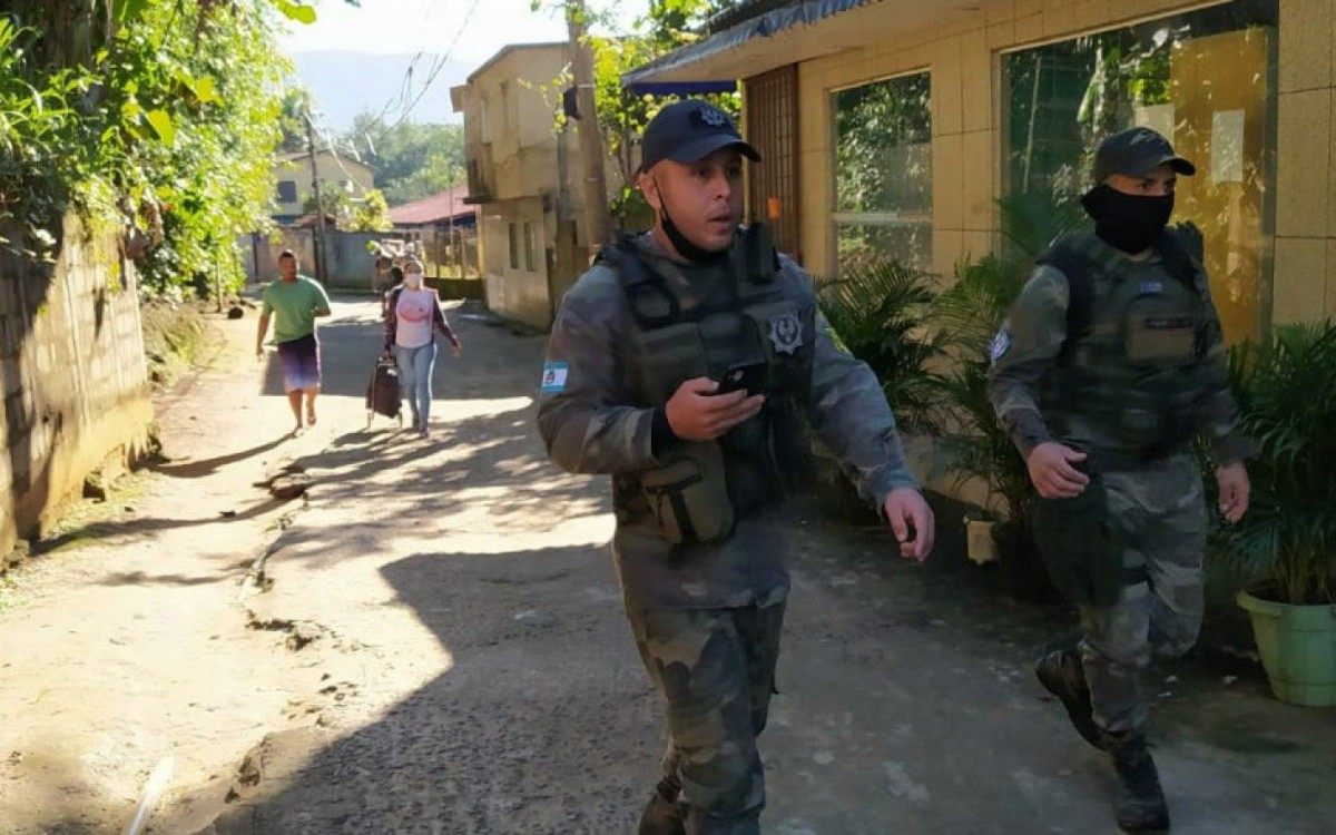 Pol&iacute;cia realiza opera&ccedil;&atilde;o para combater crimes em &aacute;rea de preserva&ccedil;&atilde;o ambiental na Ilha de Itacuru&ccedil;&aacute;