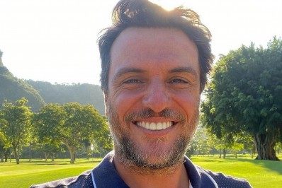 Rodrigo Lombardi é vacinado contra a covid-19 no Rio de Janeiro: 'Que emoção'