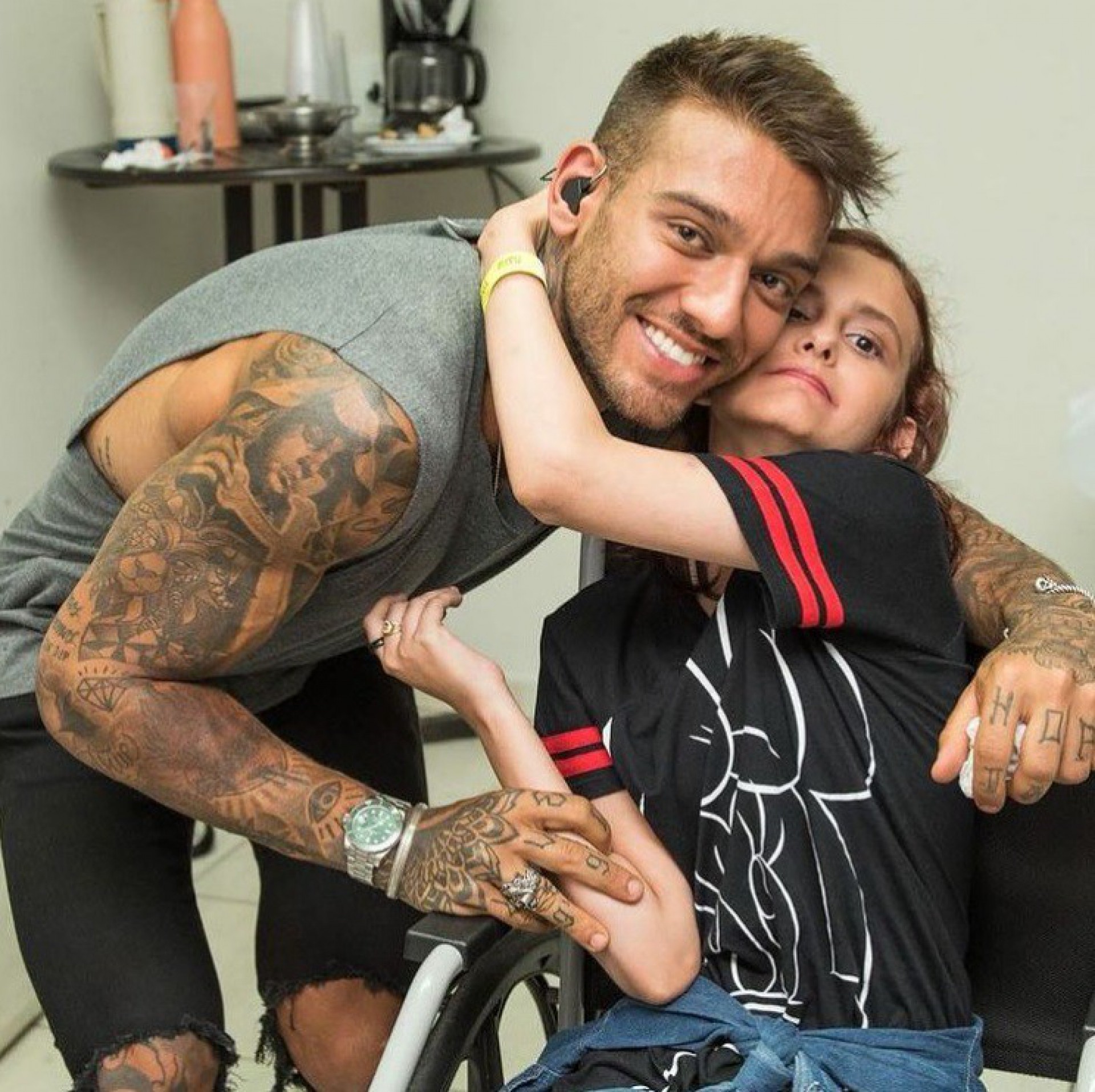 Lucas Lucco lamenta morte de f&atilde; aos 20 anos: 'Amor e luz por onde passou'