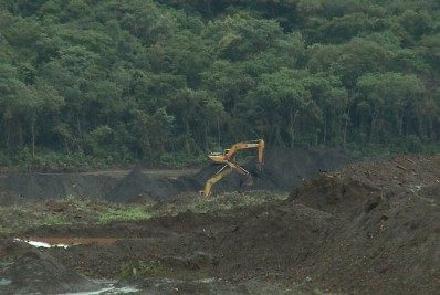 Bombeiros encontram locomotiva usada pela Vale em Brumadinho