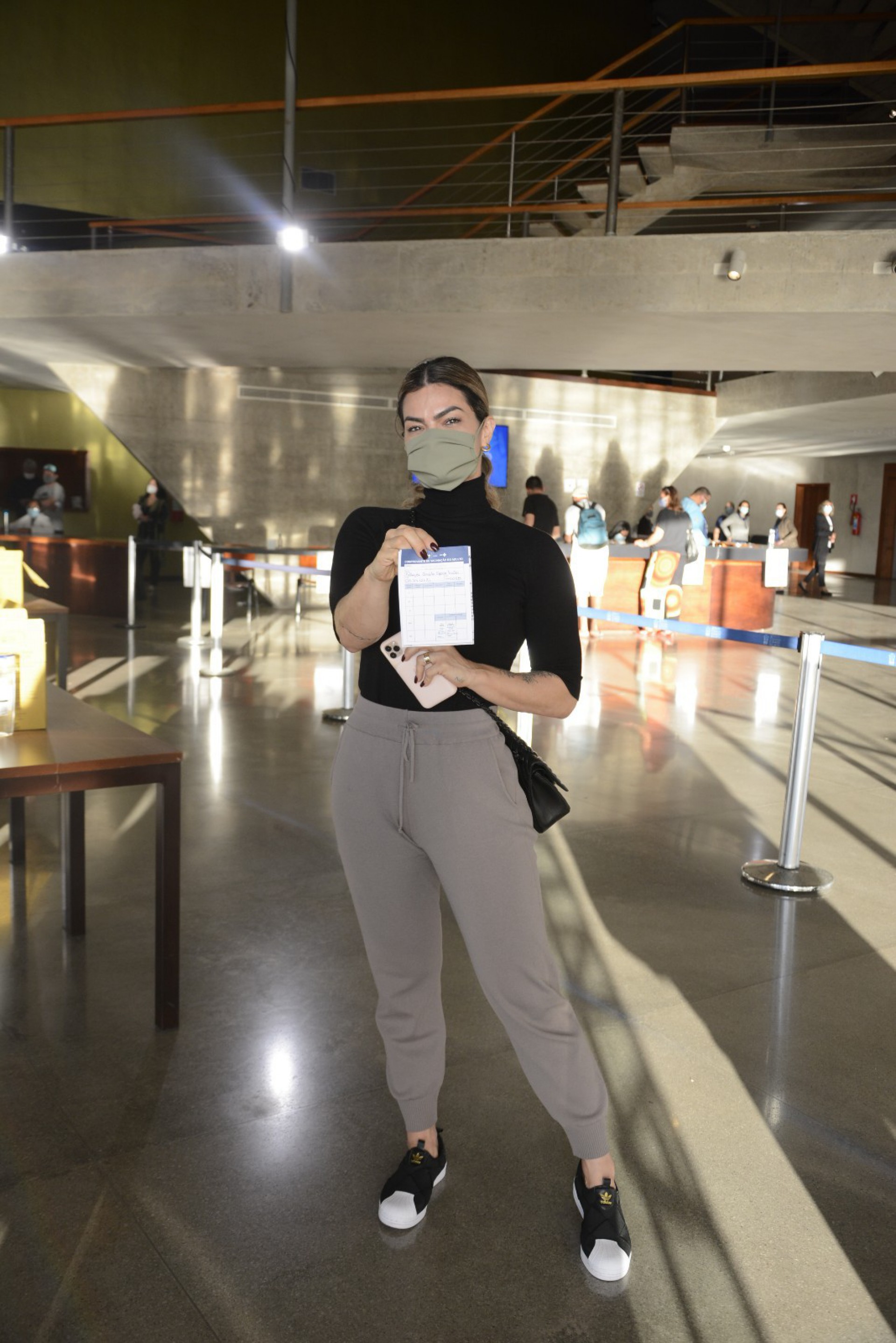 Kelly Key adianta a segunda dose da vacina contra a covid-19 - Ag. News