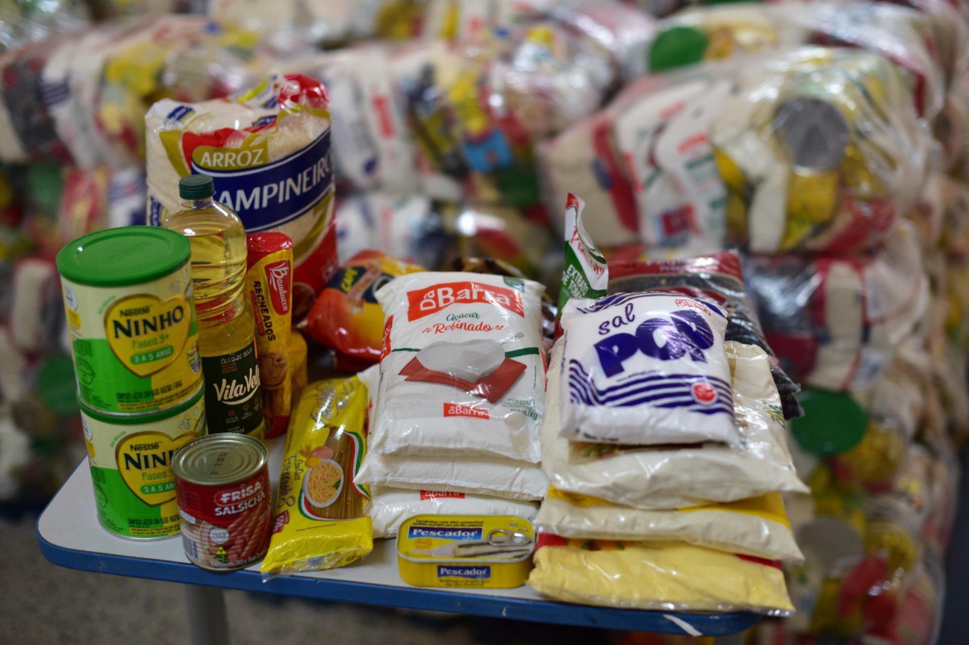 Secretaria de Assist&ecirc;ncia Social distribui cesta b&aacute;sica em Caxias