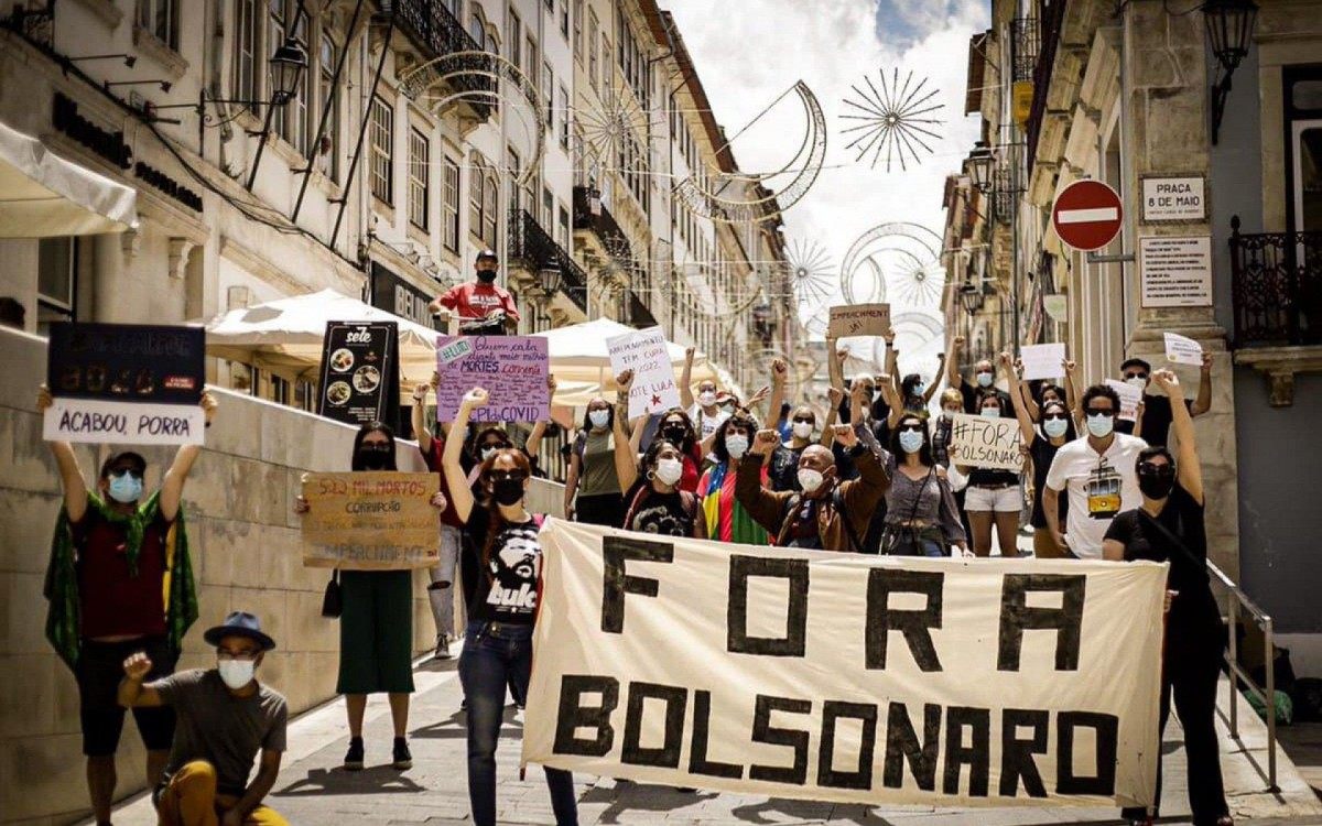 Manifesta&ccedil;&atilde;o contra o governo Bolsonaro em Coimbra, Portugal