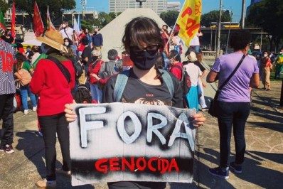 Famosos vão às ruas em protesto contra Bolsonaro