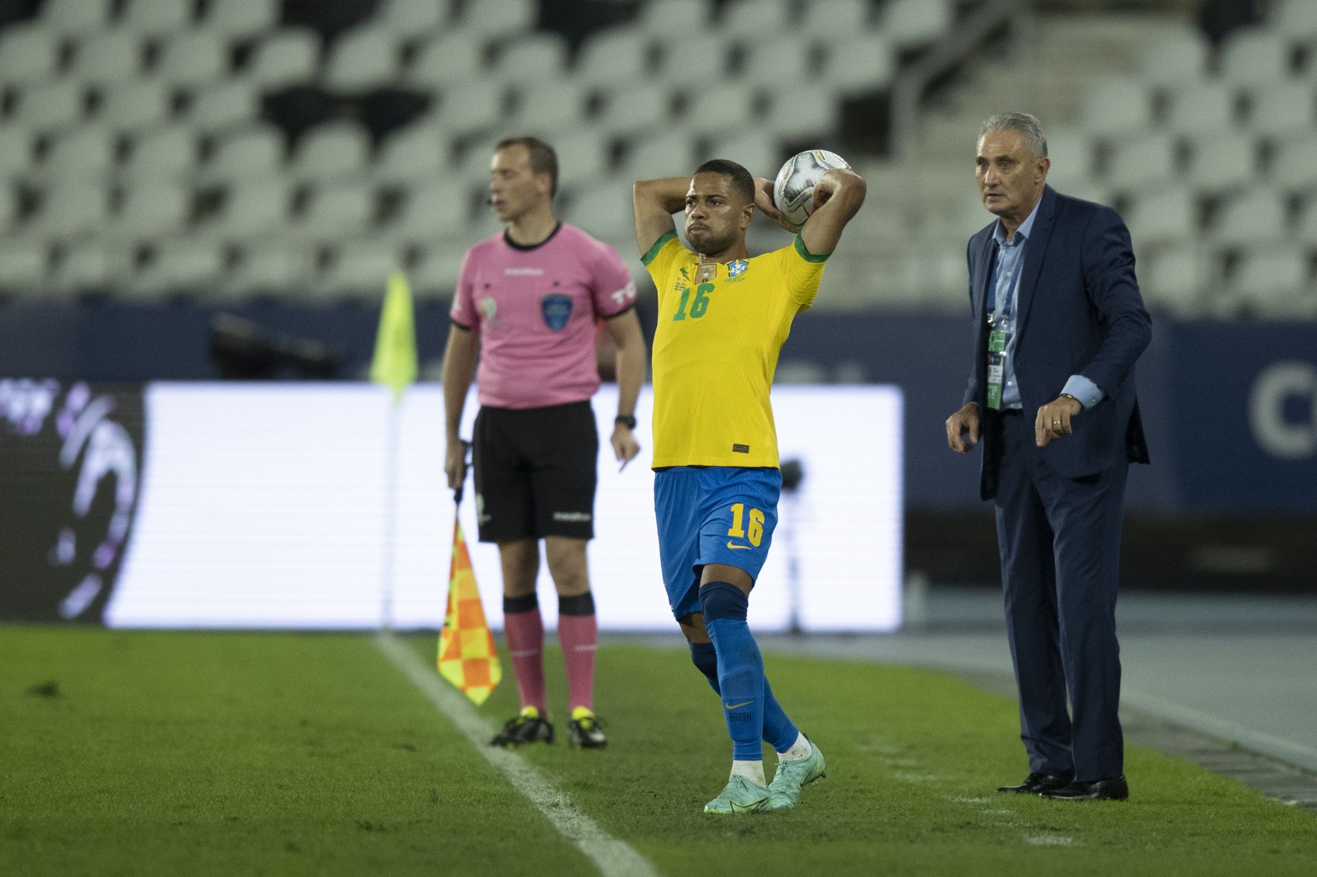 Conmebol ignora apelo de Tite e mantém o Nilton Santos como palco da semi contra o Peru