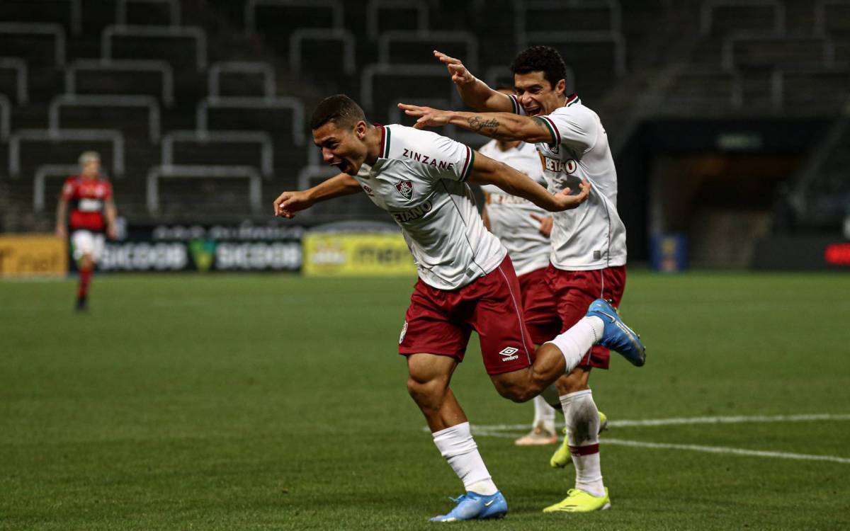 São Paulo - 04/07/2021 - Arena Corinthians..Fluminense enfrenta o Flamengo esta tarde na Arena Corinthians, pela 9ª rodada do Campeonato Brasileiro 2021..FOTO: LUCAS MERÇON / FLUMINENSE F.C....IMPORTANTE: Imagem destinada a uso institucional e divulgação, seu.uso comercial está vetado incondicionalmente por seu autor e o.Fluminense Football Club.É obrigatório mencionar o nome do autor ou.usar a imagem....IMPORTANT: Image intended for institutional use and distribution..Commercial use is prohibited unconditionally by its author and.Fluminense Football Club. It is mandatory to mention the name of the.author or use the image....IMPORTANTE: Imágen para uso solamente institucional y distribuición. El.uso comercial es prohibido por su autor y por el Fluminense Football.Club. És mandatório mencionar el nombre del autor ao usar el imágen. - Lucas Mercon