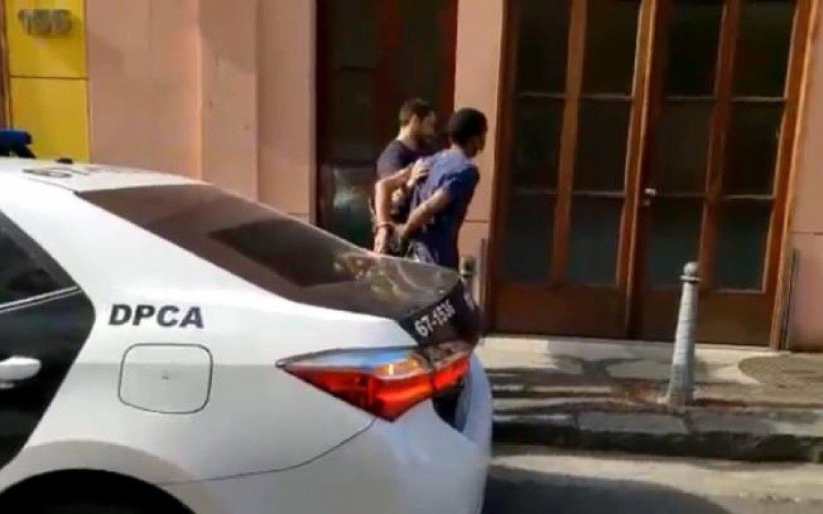 Agentes da DPCA apreenderam o menor suspeito de roubar ve&iacute;culos no M&eacute;ier 