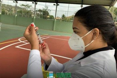 Passageiros de carro Cardoso Moreira: recorde de vacinados contra a Covid-19 em apenas uma diapor aplicativo são flagrados com 'cheirinho da loló'