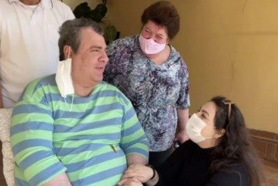 Gerson Brenner compra carro adaptado com dinheiro de 'vaquinha online'; assista