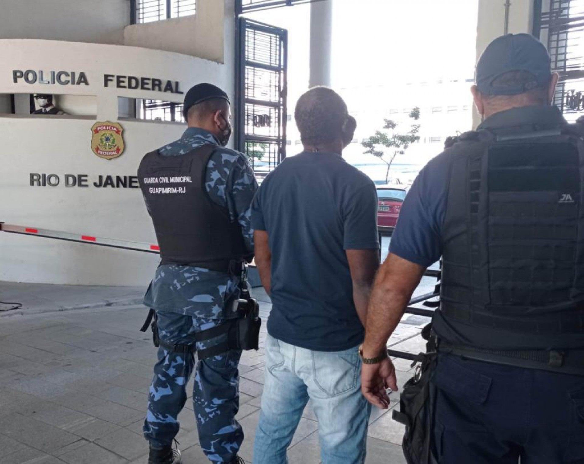 Sul-africano acusado de tr&aacute;fico de drogas &eacute; encontrado em Guapimirim