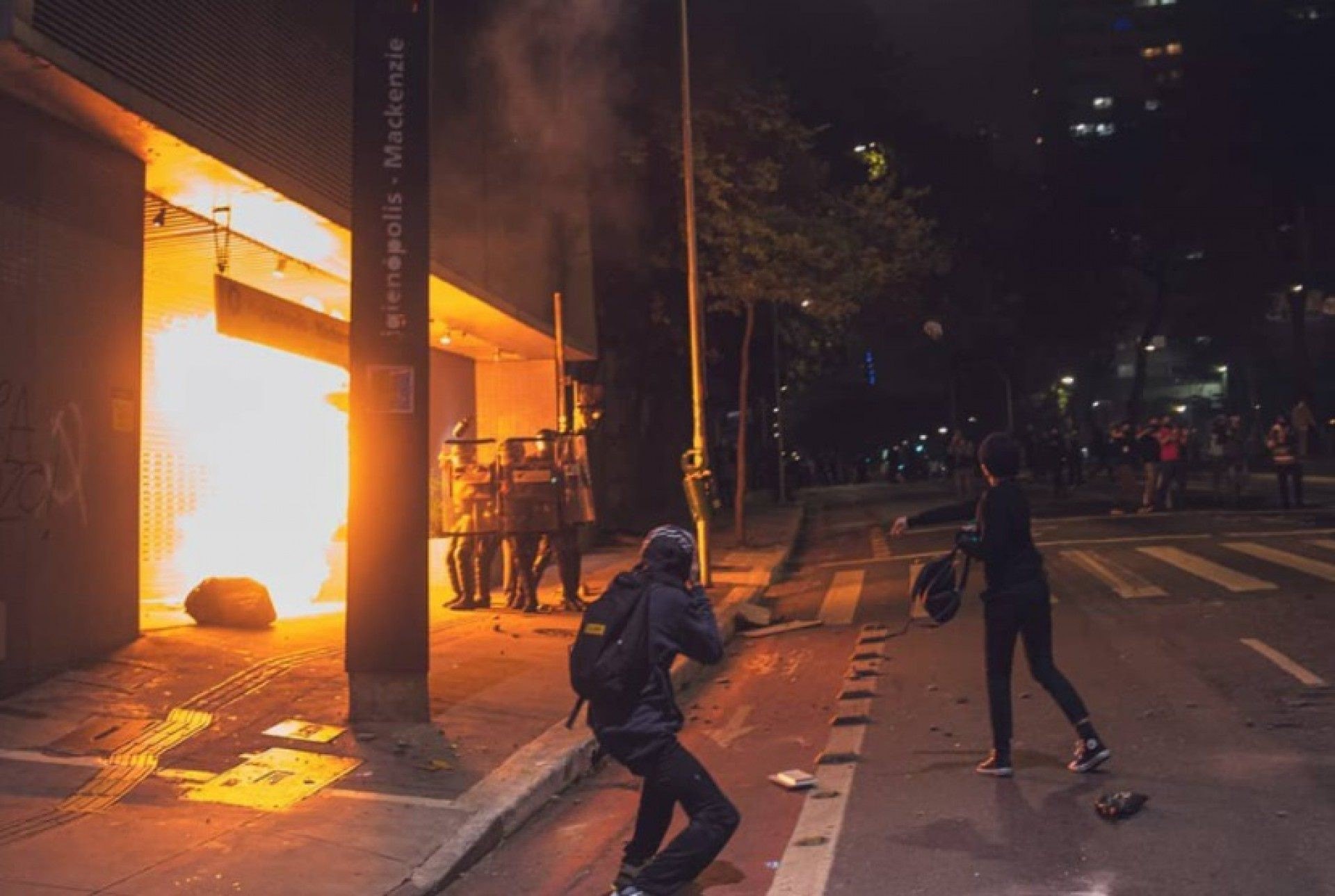 'Nunca foi por sa&uacute;de, sempre foi poder', diz Bolsonaro ap&oacute;s atos de vandalismo em SP