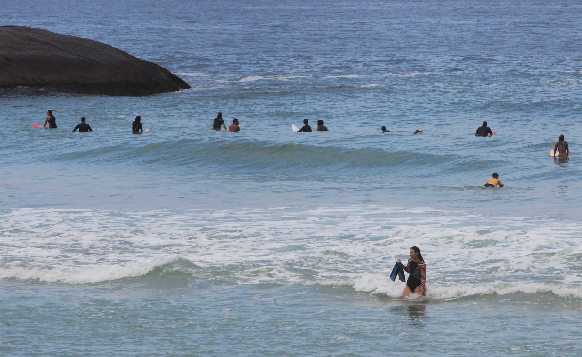 Clima tempo. dia nublado e com poucas pessoas nas praias da Zona Sul. Na foto, final da manhã em Ipanema e no Arpoador. - Estefan Radovicz / Agencia O Dia