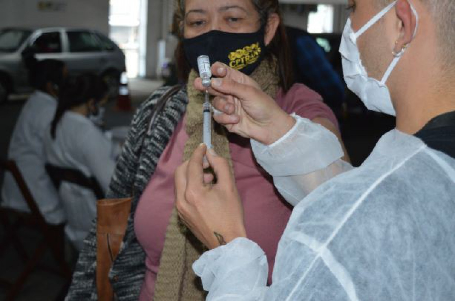 Petr&oacute;polis tem mais da metade da popula&ccedil;&atilde;o maior de 18 anos vacinada contra COVID-19