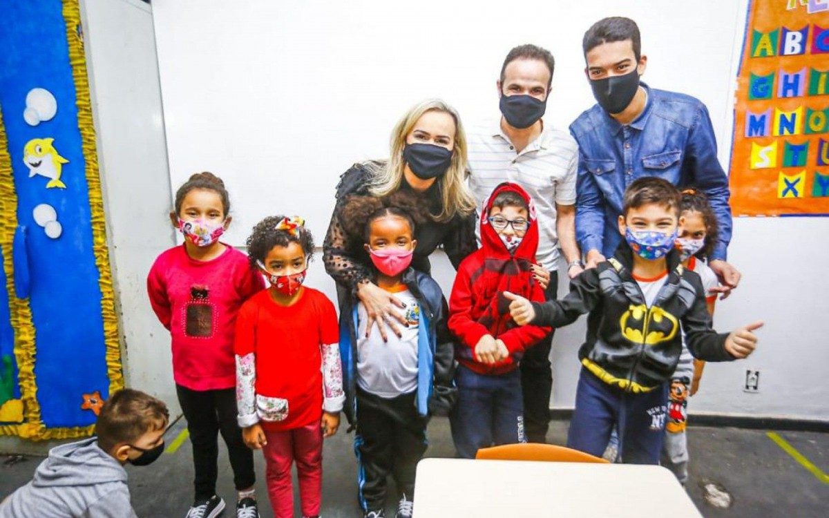 Professora por forma&ccedil;&atilde;o, Daniela do Waguinho destacou o empenho da Secretaria de Educa&ccedil;&atilde;o no momento de pandemia