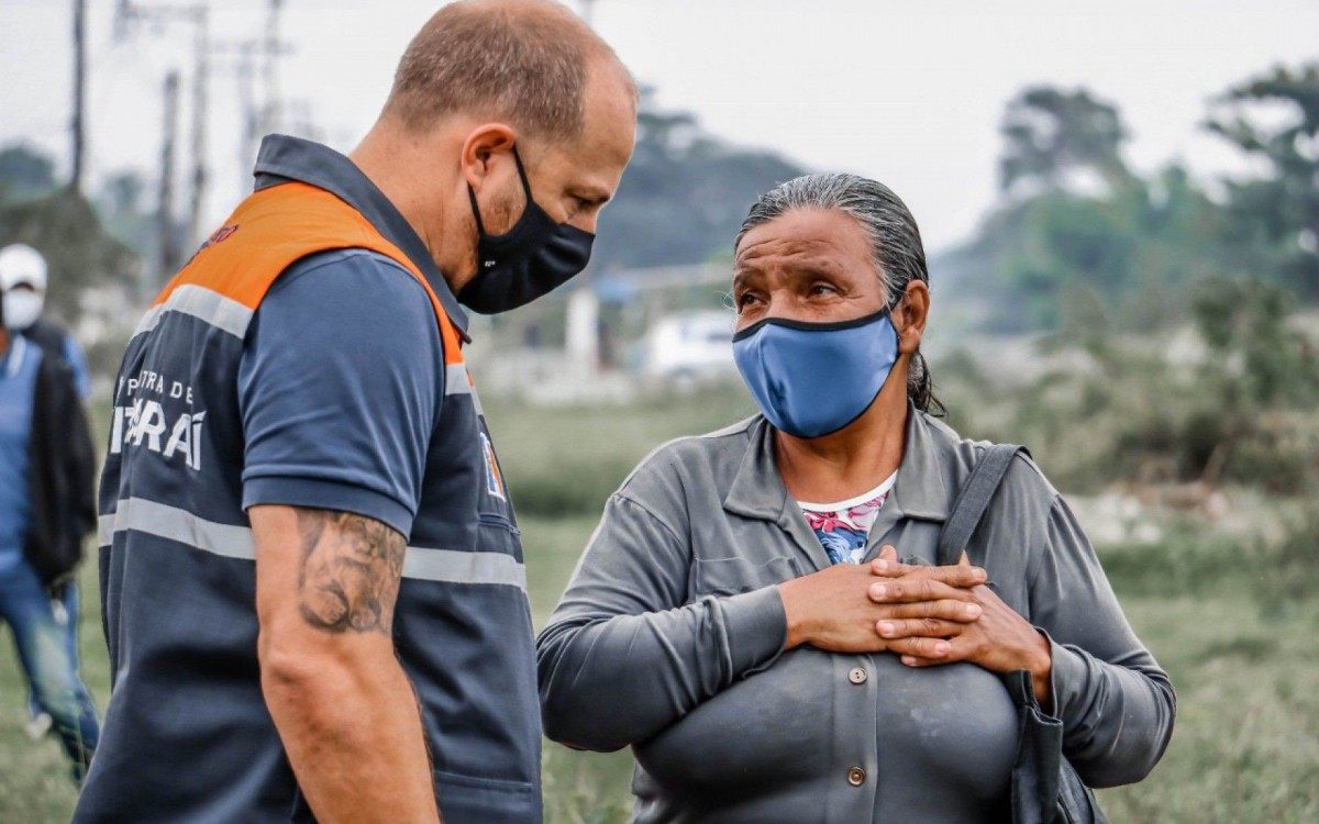 A a&ccedil;&atilde;o contou com sete caminh&otilde;es ca&ccedil;amba, um ve&iacute;culo cegonha da Ilumina&ccedil;&atilde;o P&uacute;blica, seis patrois e cinco retroescavadeiras.