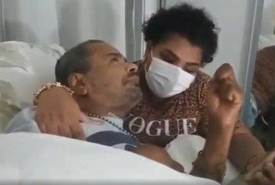 Arlindo Cruz reage ao ouvir mensagens de fãs; vídeo