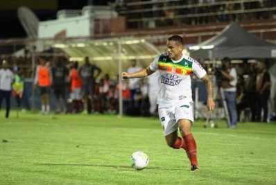 Artilheiro da Série B revela dispensa do Flamengo: 'Não sei qual foi o motivo'