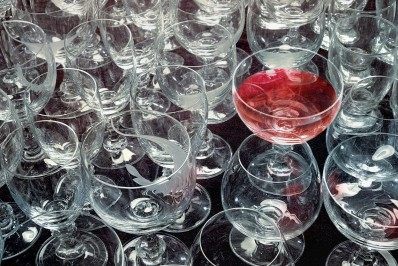 Veja como fazer simpatia do copo para atrair a alma gêmea