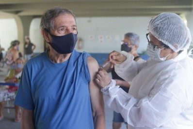 Pessoas entre 35 e 44 anos começam a ser vacinadas em Silva Jardim