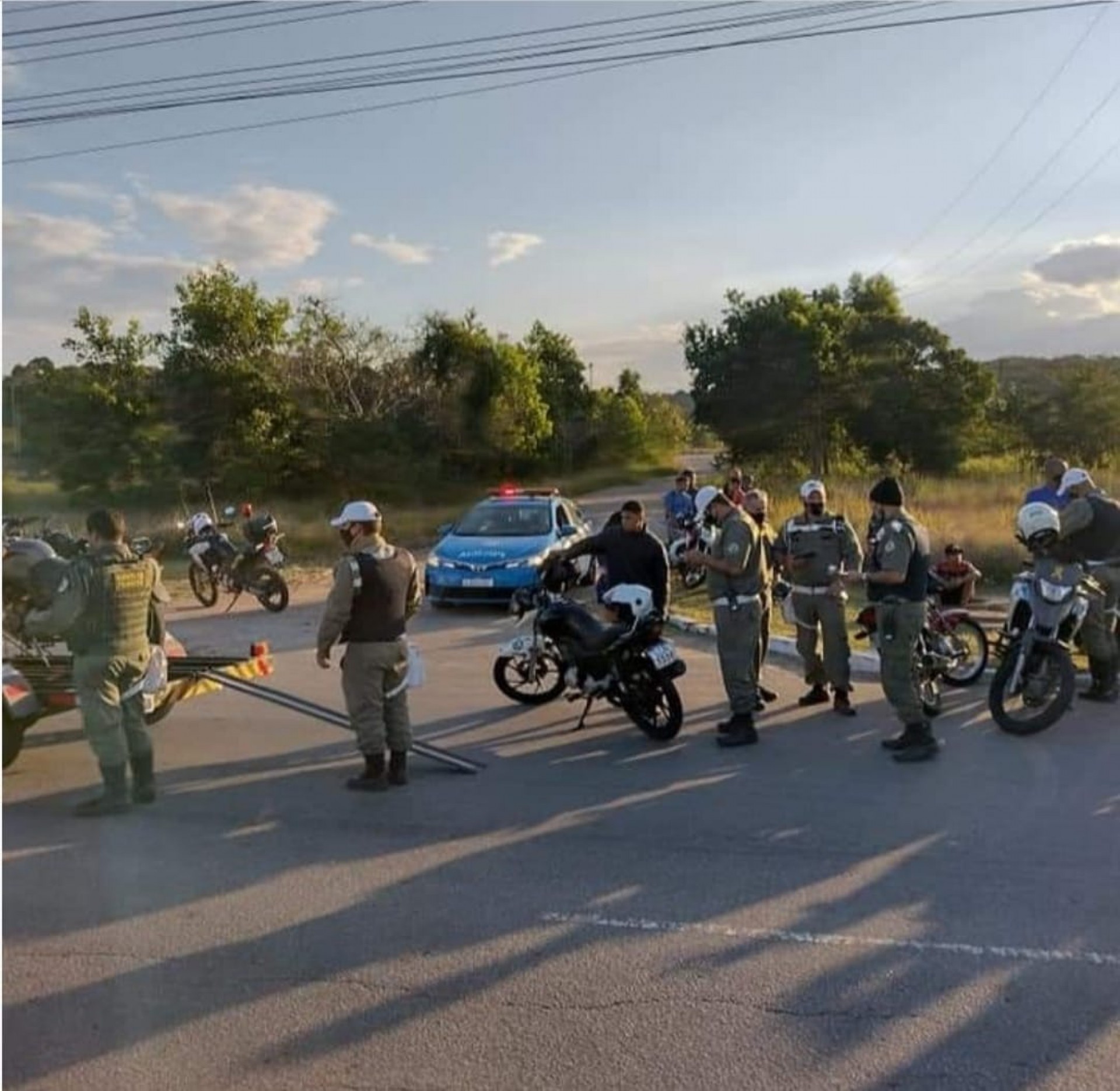 Opera&ccedil;&atilde;o conjunta acaba com 'grauzinho' que reunia mais de 50 motociclistas em Maca&eacute;