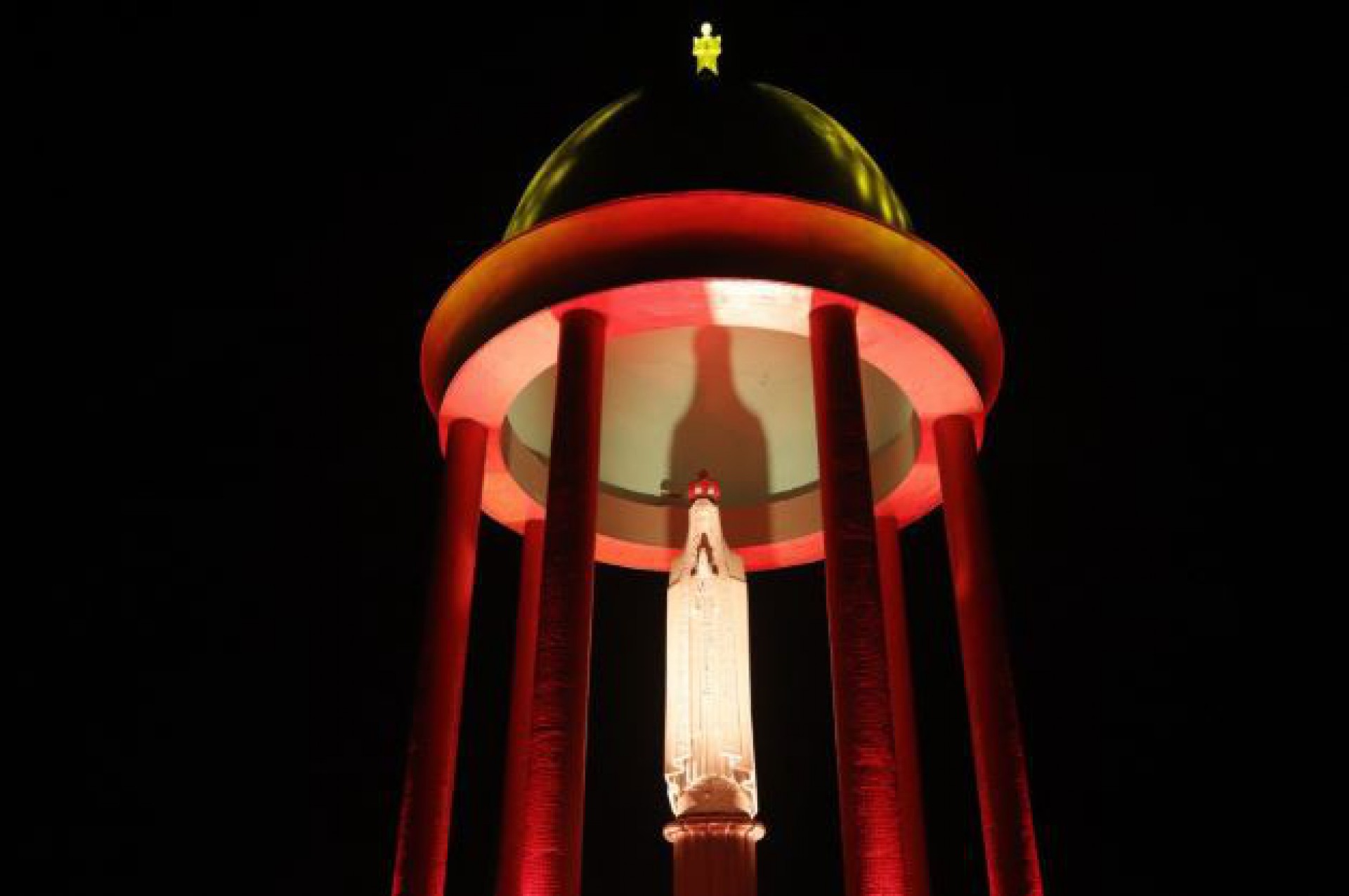 Trono de Fátima, em Petrópolis, iluminado com as cores da bandeira da Alemanha - Divulgação/Ascom