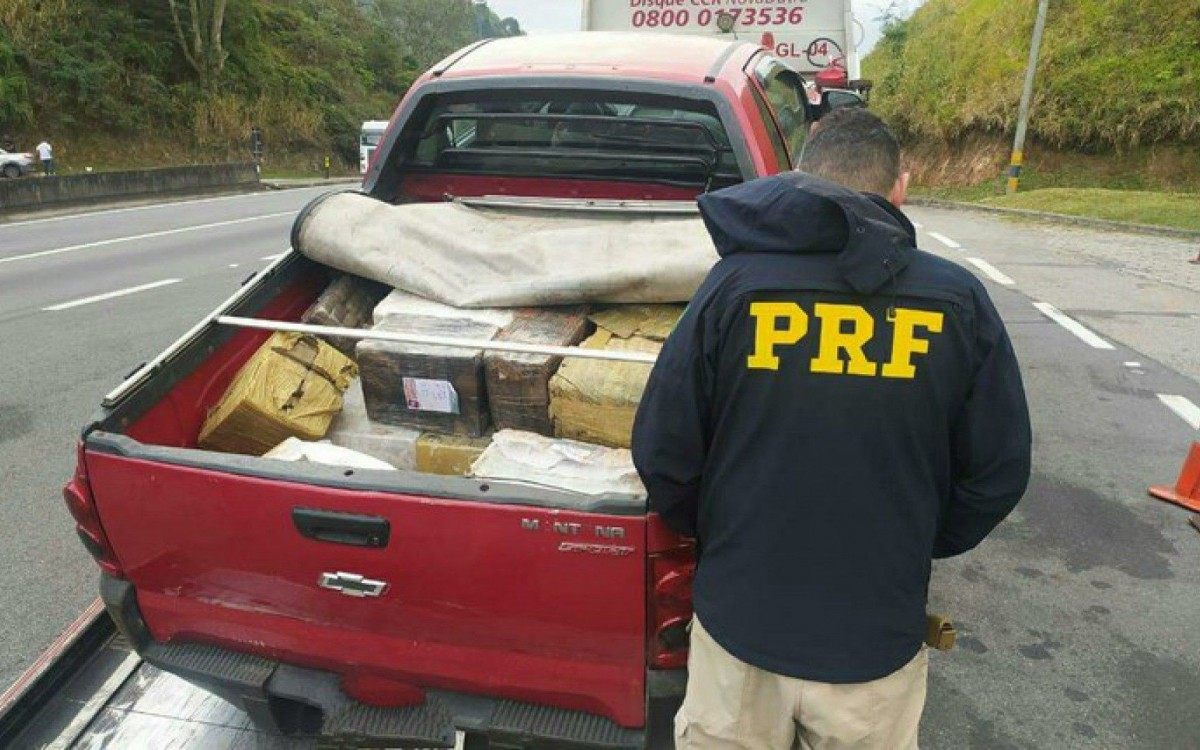 Motorista &eacute; preso ao transportar mais de 400 kg de maconha no Sul do estado