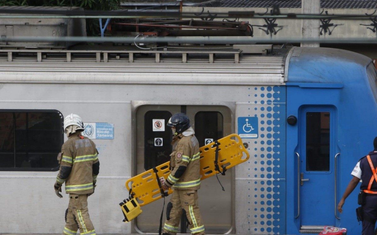 Homem morre após cair entre o trem e a plataforma de estação da SuperVia - Reginaldo Pimenta / Agência O DIA