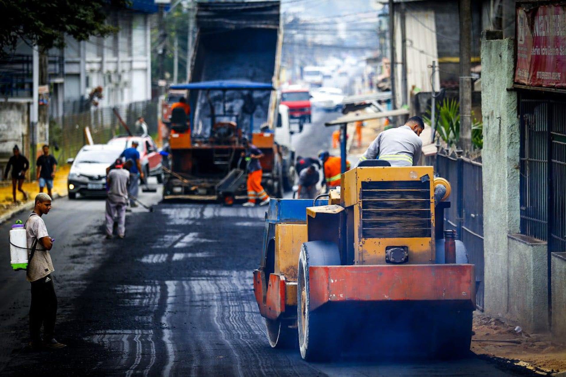 Prefeitura de Belford Roxo asfalta ruas nos bairros S&atilde;o Bernardo e S&atilde;o Francisco