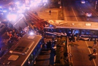 Acidente grave deixa pelo menos um morto e 15 feridos em Niterói