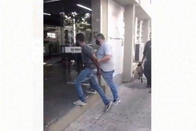 Polícia Civil prende dois homens por extorsão a motoristas de van em Campos; assista