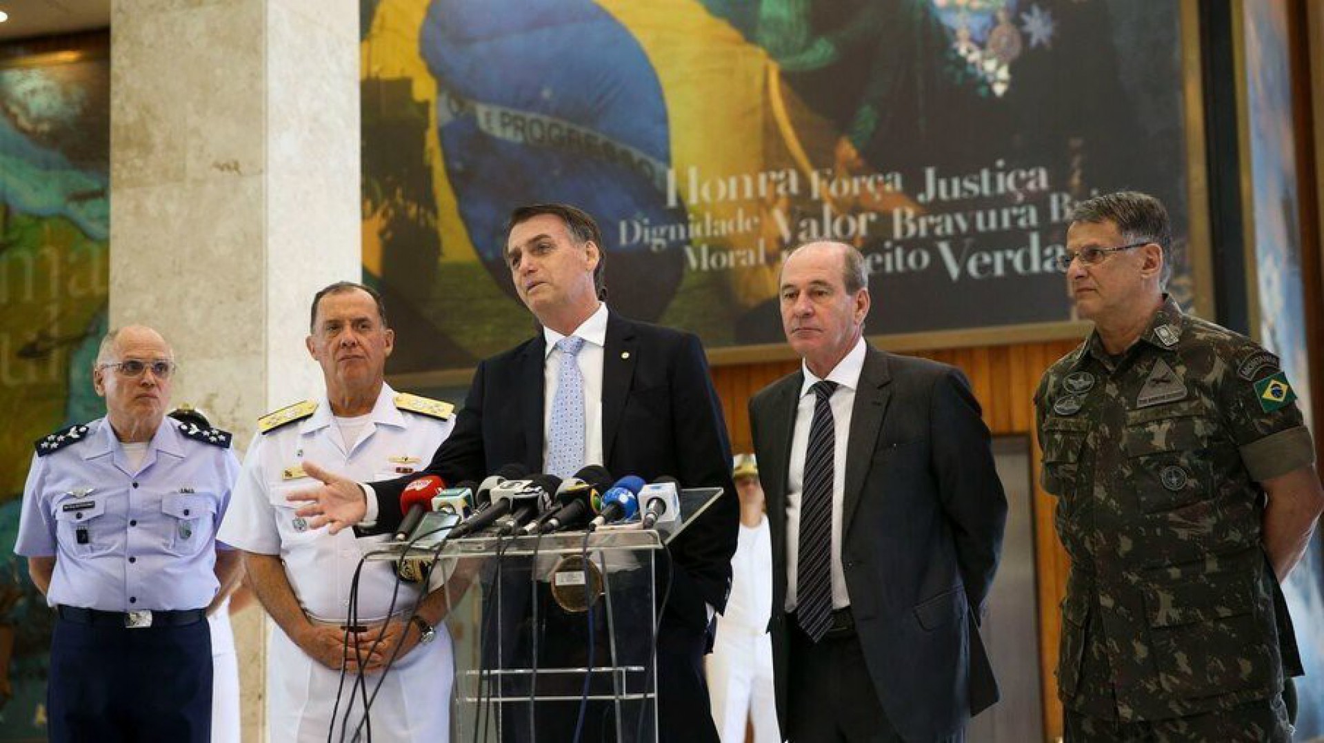 Cerca de R$ 130 milh&otilde;es destinados ao SUS para o combate &agrave; pandemia bancaram gastos militares 