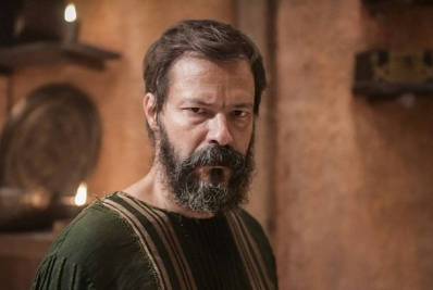 Após internação por Covid, Heitor Martinez recusa protagonizar beijo em 'Gênesis'