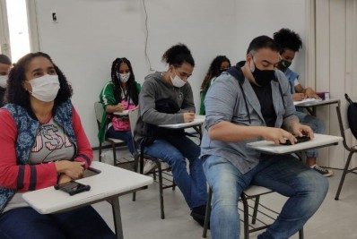 Alunos carentes do Pavão-Pavãozinho realizam visitas virtuais a museus internacionais