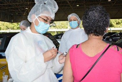 Volta Redonda aplica mais de 6,2 mil doses de vacinas em drive-thru