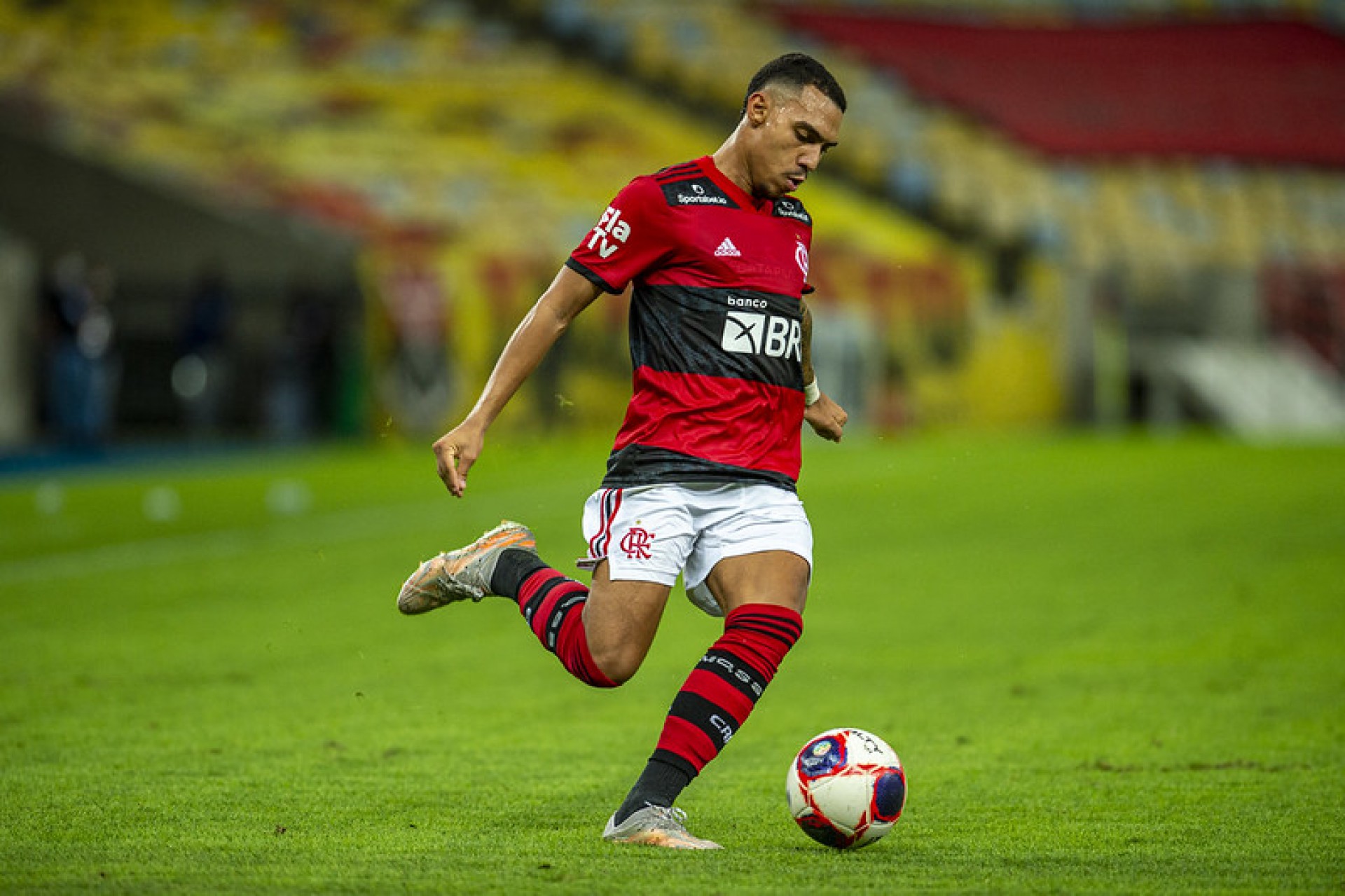 Matheuzinho já se tornou realidade no elenco rubro-negro - Marcelo Cortes / Flamengo